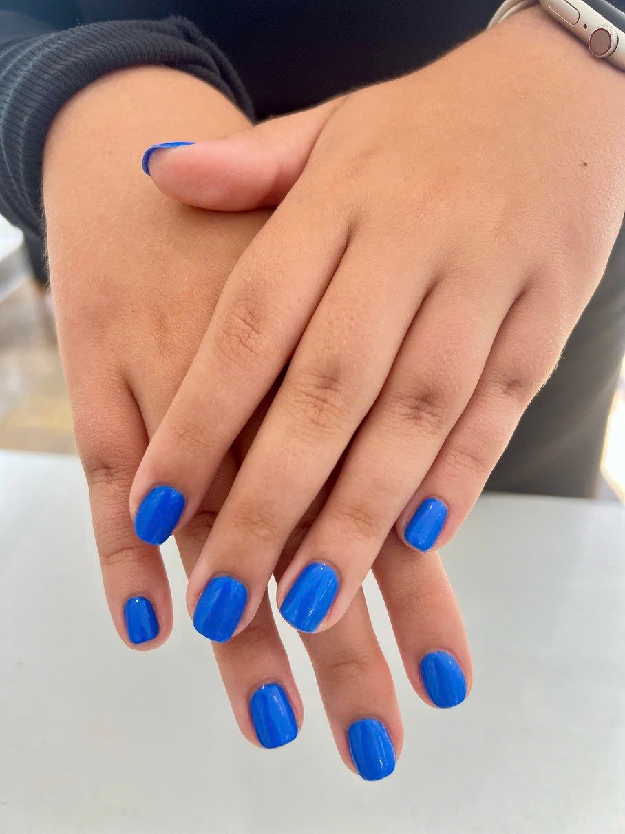 Vibrant blue square nails